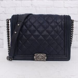 Chanel Boy Bag Navy Calfskin Leather Shoulder Crossbody Handbag Purse A4574